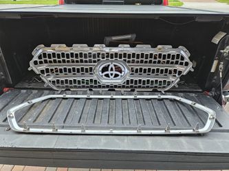 2017 Toyota Tacoma Front Grill With Molding