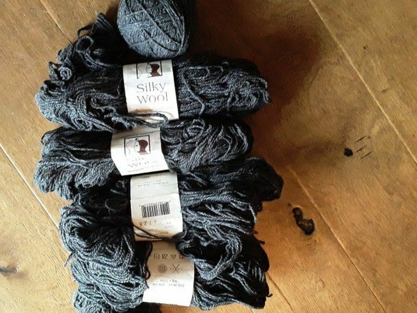 Gray Silky Wool Yarn