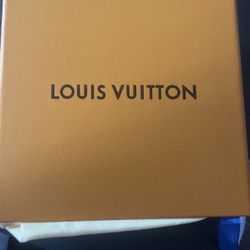 Men’s LV Belt. 
