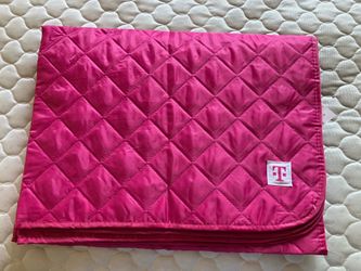 T-Mobile Pink Picnic Blanket – New
