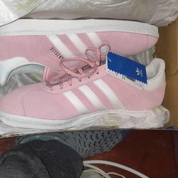 Adidas gazelle II women's size 10.5