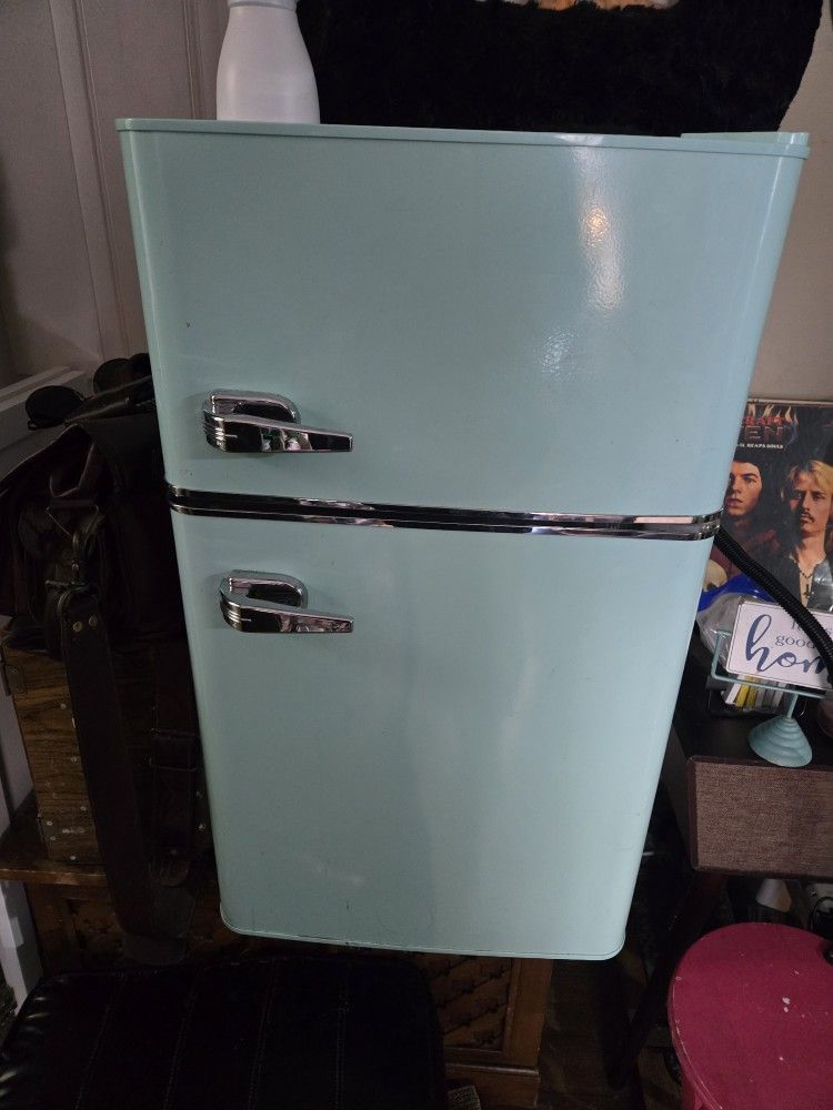 Mini Retro Fridge/Freezer