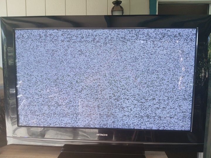 43" Hitachi flat screen tv