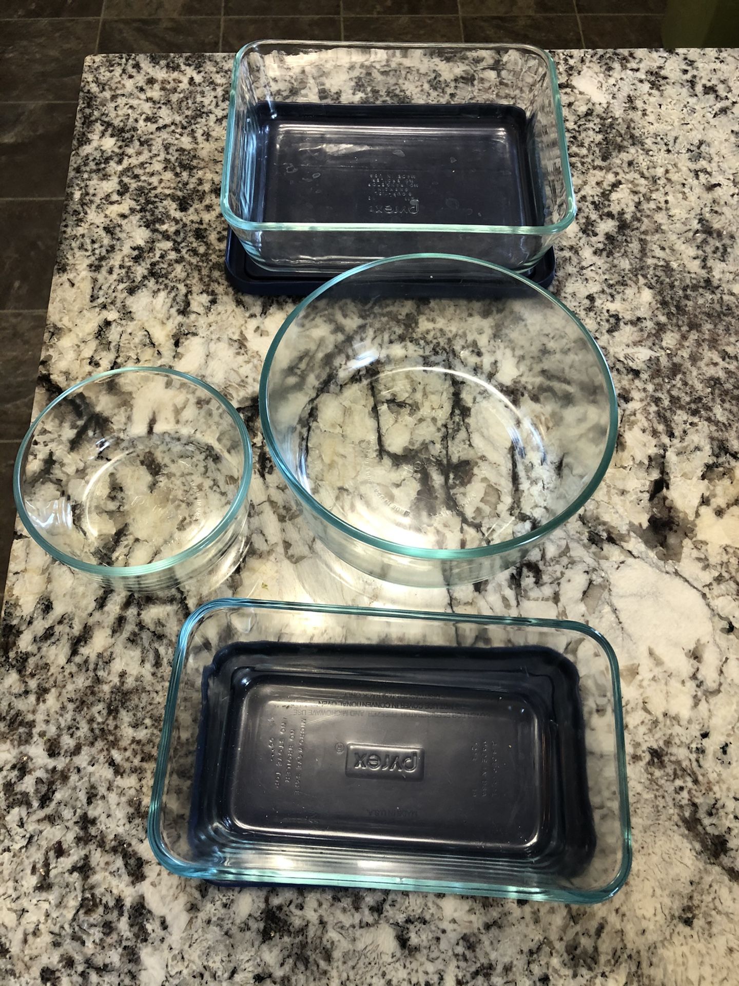 Pyrex set-4 Containers