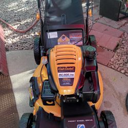 Cub Cadet Signature Series 7.25HP Self Propelled Lawnmower With Like New Grass Bag