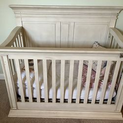 Crib / Bed frame 