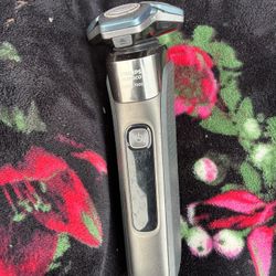 Philips Norelco Series 7000 Wet Dry Electric Rechargeable Shaver 