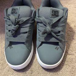 Grey dc shoes