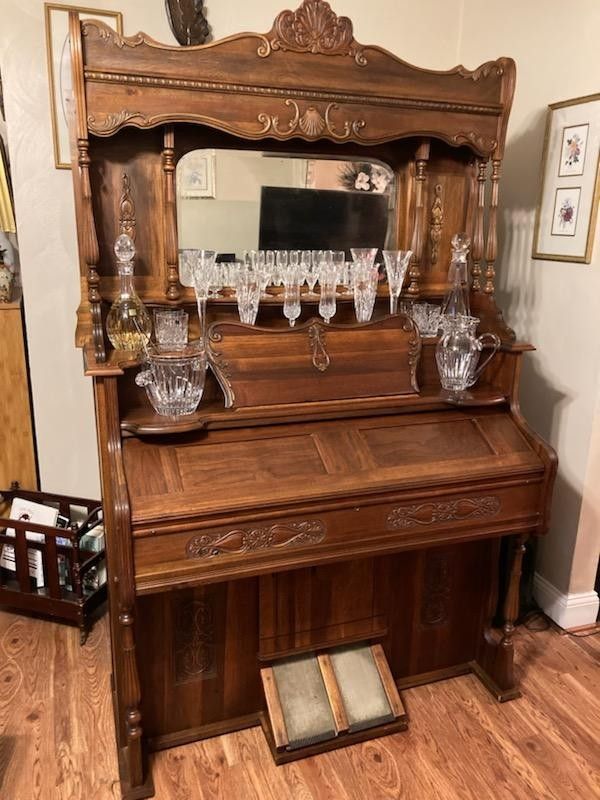 Antique 1918 Organ With Stool