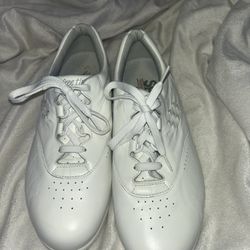 SAS 10.5WW White Women’s Tennis Shoes Like New 