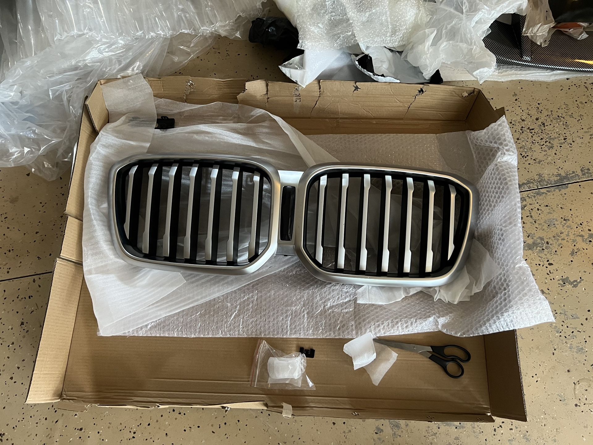 USED - BMW OEM X3 - 2022 Grille