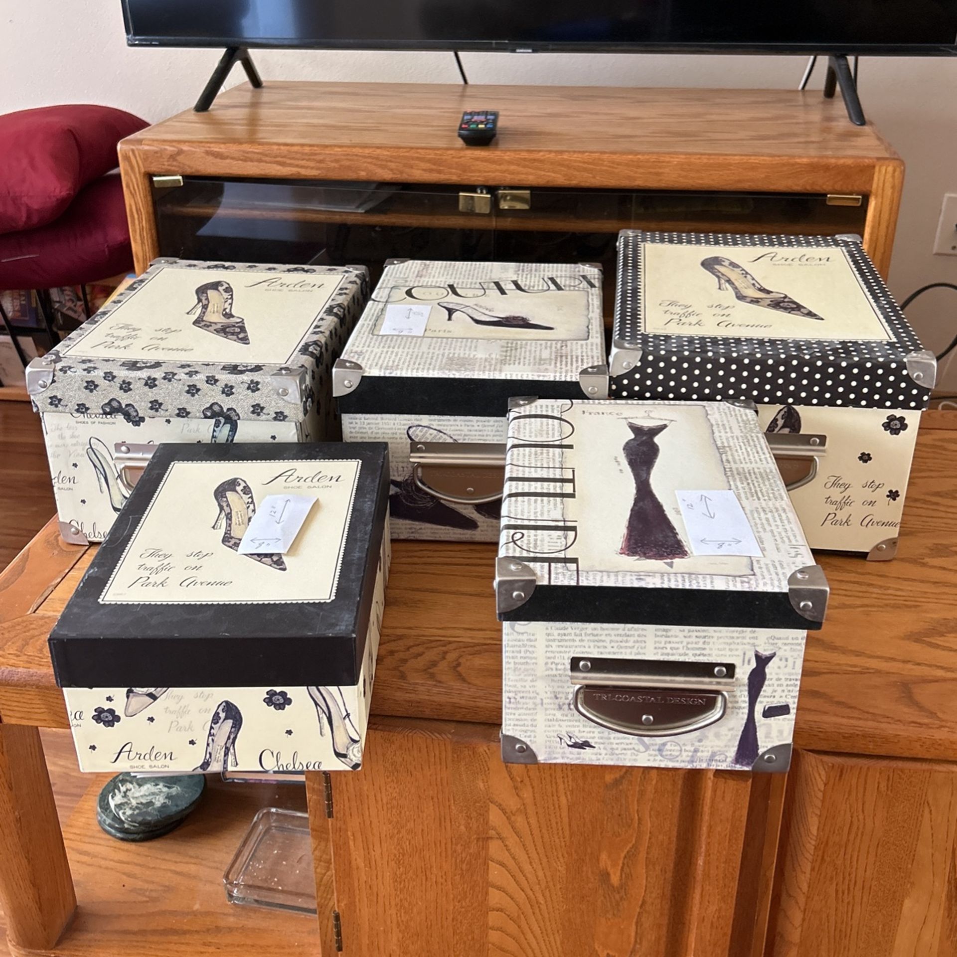 Display  5 Cute Storage Containers Sturdy