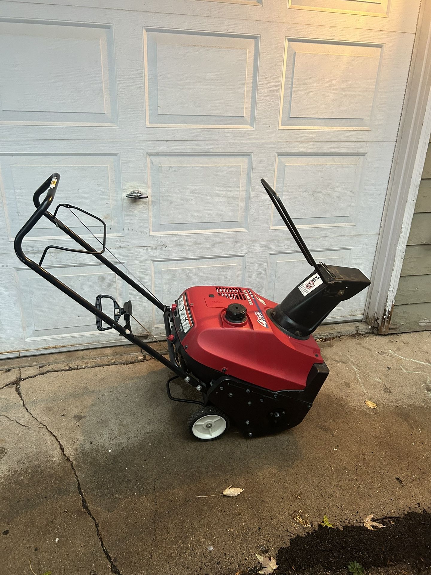 Honda HS520 Snow Blower LIKE NEW