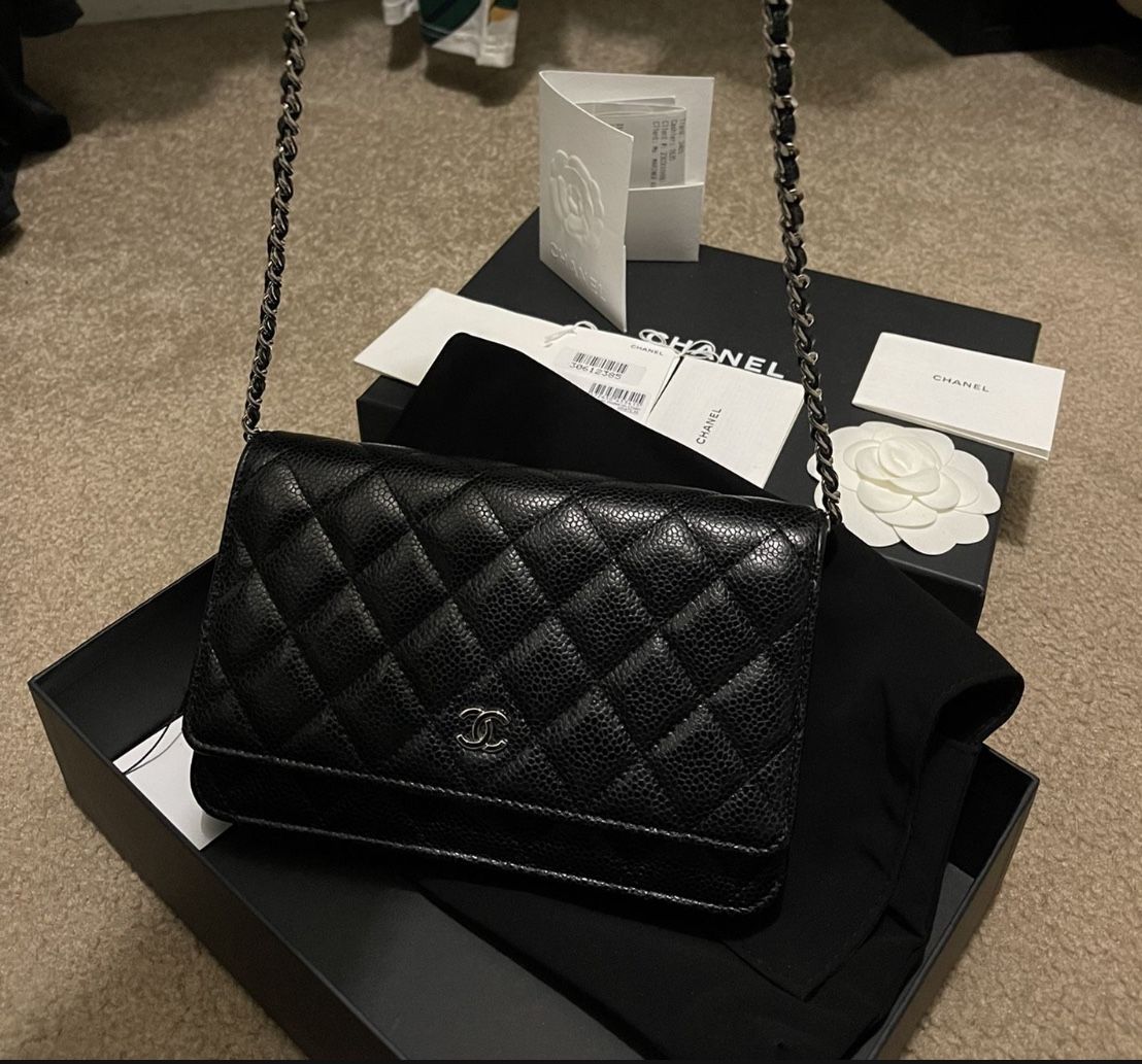 CHANEL Classic Wallet On Chain