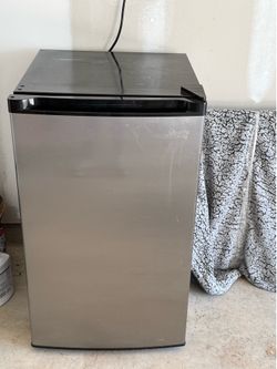 Arctic King Upright Freezer 3.0 Cu Ft - Excellent Condition