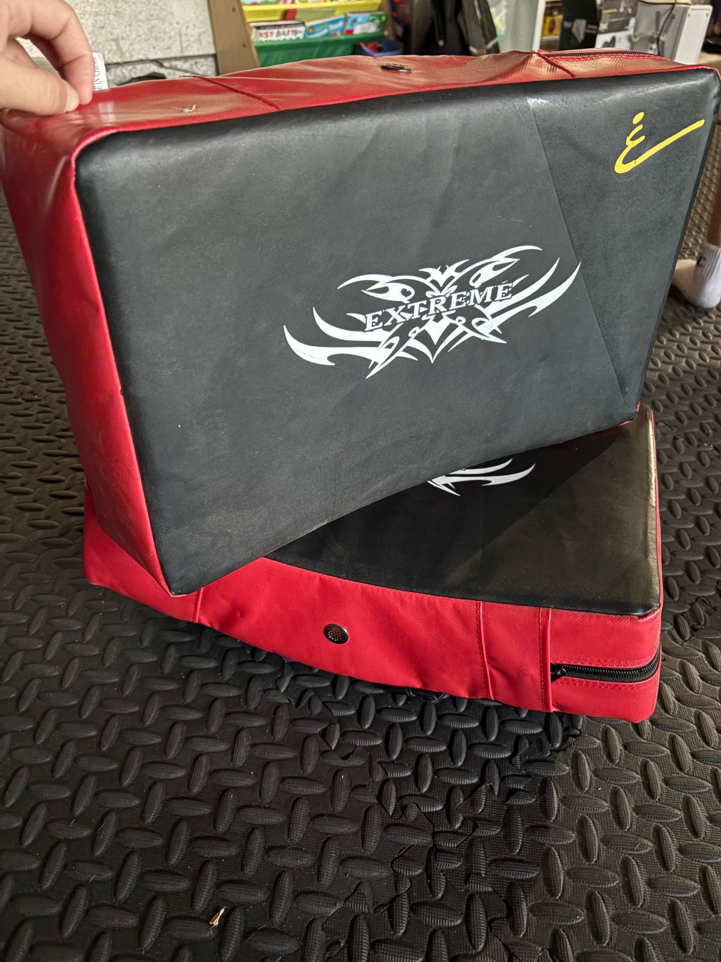 Kick boxing shield