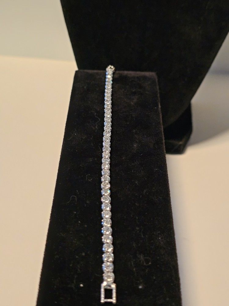 New Silver Tennis Style Bracelet