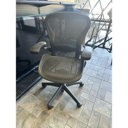 Herman Miller Aeron High End Ergonomic Office Chair Size B