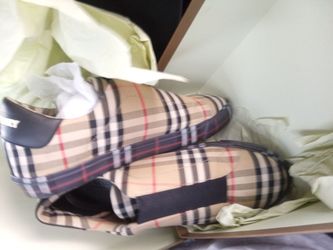 Burberry London england,size9