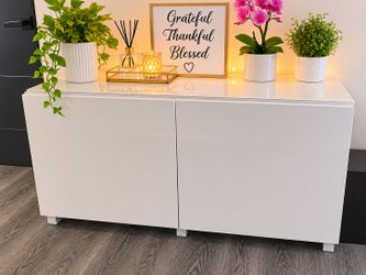 White buffet / console/ sideboard with 2 doors and glass top