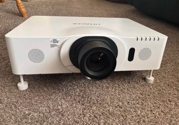 Hitachi HDMI4200 lumens projector