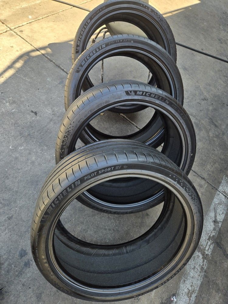 4. PCS OF TIRES. MICHELIN PILOT SPORT EV. SIZE 275/35/22
