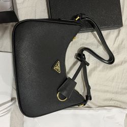 Prada leather shoulder bag for Sale in Los Angeles, CA - OfferUp