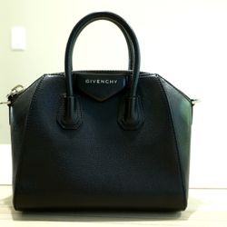 Givenchy Sugar Goatskin Small Antigona Black Handbag