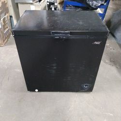 CHEST FREEZER