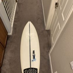 Js Nitro Surfboard 5,11
