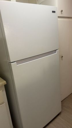 18 Cu. Ft. White Top Freezer Refrigerator – Very Clean