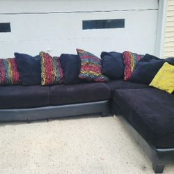 FREE LOCAL DELIVERY
Rooms To Go 2Pc L-Shaped Sectional Sofa
