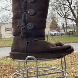 UGG Bailey Button Triplet II Chocolate Brown Womens Boot Size 8