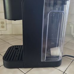 Keurig Single-serve coffee maker. 36 oz removable reservoir. No box.