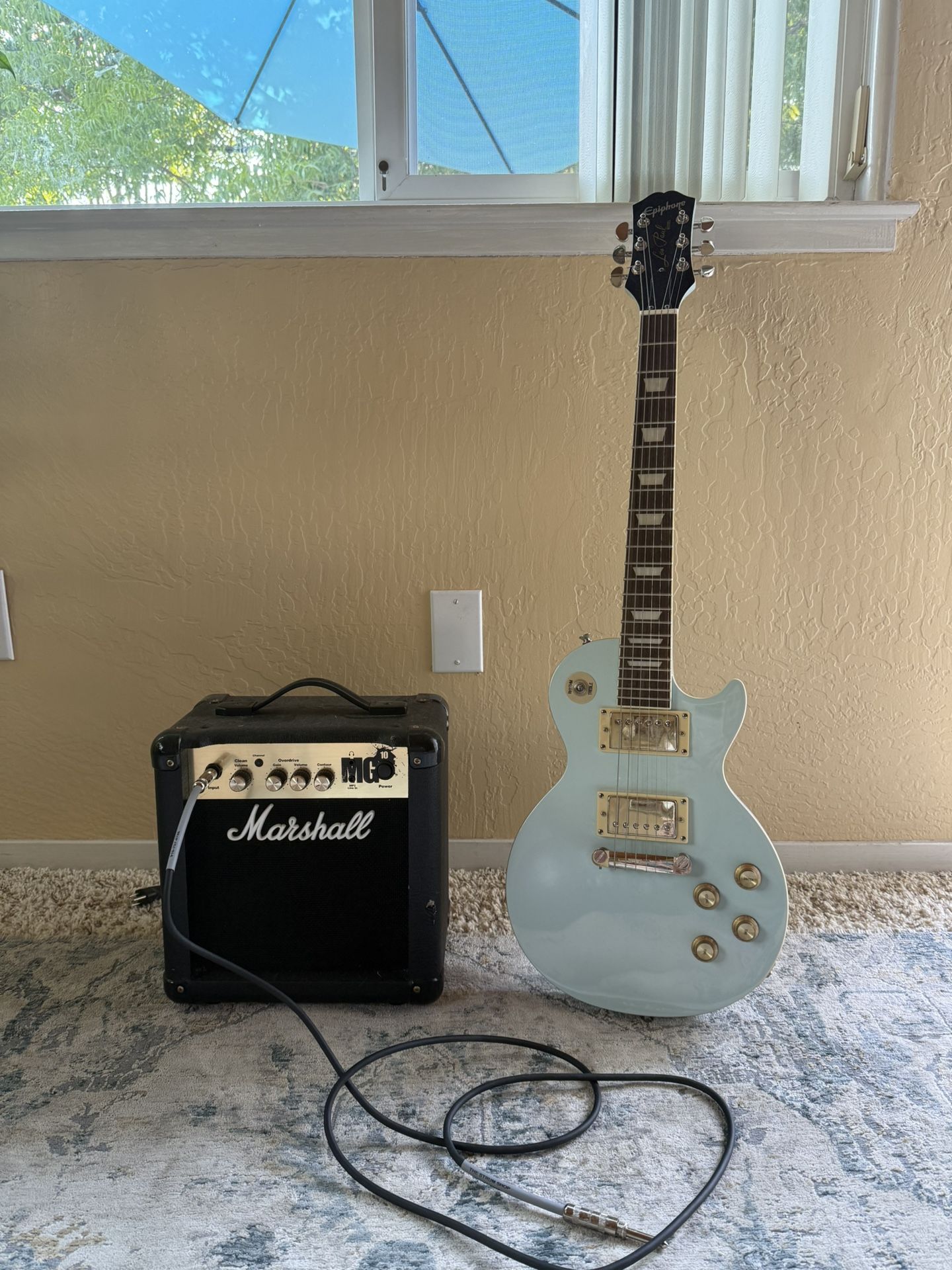 3-4 Les Paul Epiphone, Amp, Cord