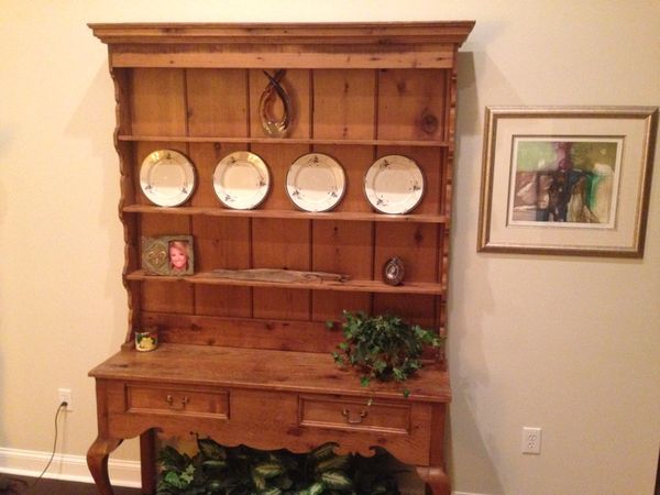 Country French Pine Hutch for Sale in Apopka, FL - OfferUp