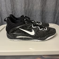 KD 15 Black and White 