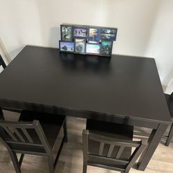 Black Expandable Table With Four Chairs