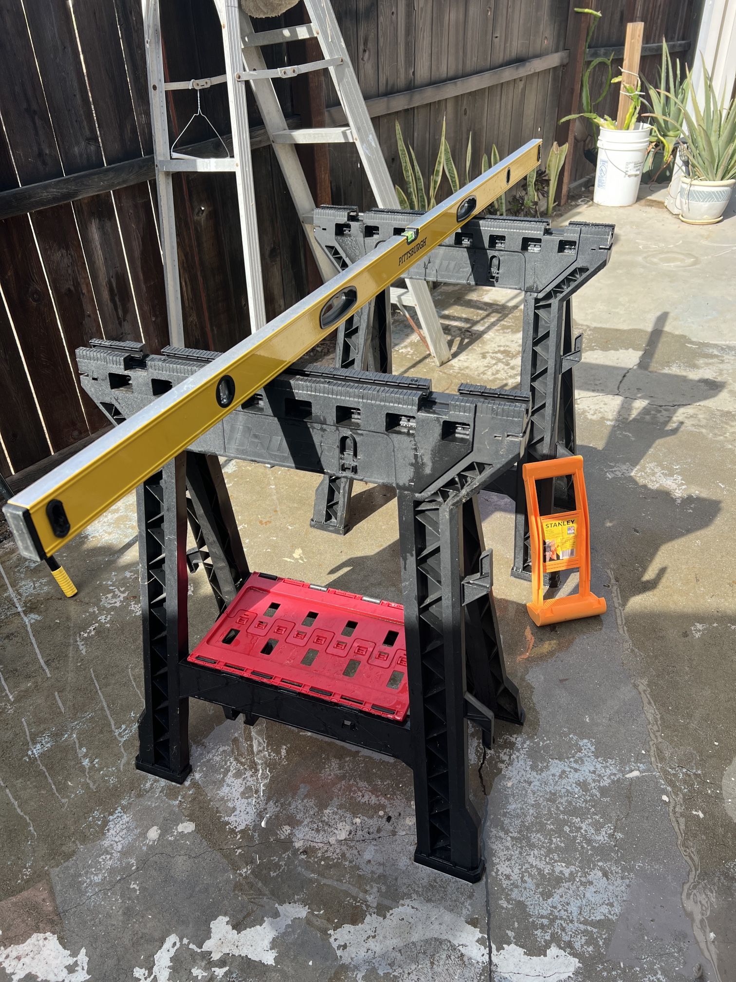 Pittsburgh Leveling Tool Plus  2 Stand