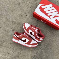 Nike Dunk Valentine Size 8.5W