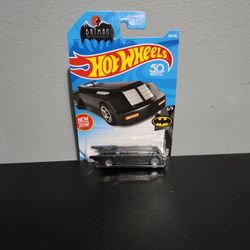 HOTWHEELS 2018 BATMAN CAR #256