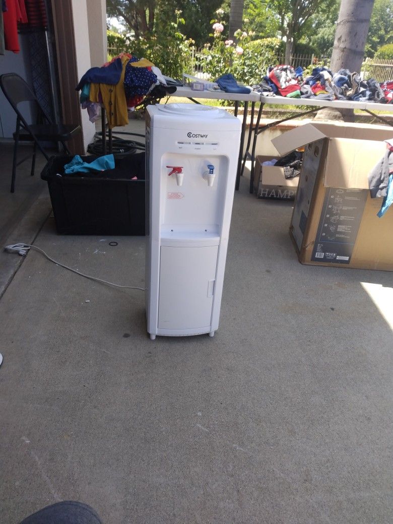 Water Dispenser. for Sale in Beaumont, CA OfferUp