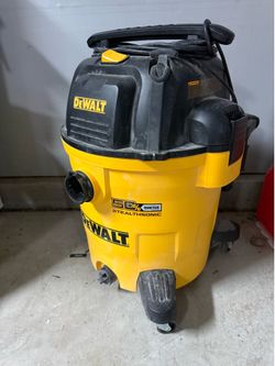 DEWALT Stealthsonic Quiet 12-Gallon 5.5 HP Corded Wet/Dry Shop Vacuum