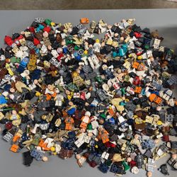 Almost 2 Pounds Of Lego Star Wars Minifigure Bulk 