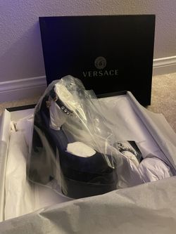 Versace Medusa Aevitas Pumps