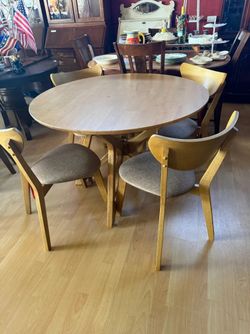 Mid Century Modern Light Walnut Style Dining Set 