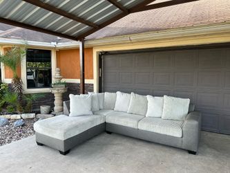 Beautiful modern seminew sectional lite grey super comfy and nice must see asking 700