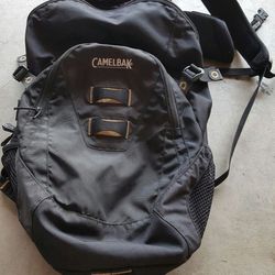 Camelbak cloudwalker hydration pack 18L.. Like  New Camelback Backpack