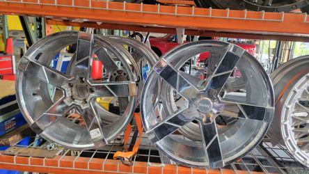 Used 20x8.5 Chrome Wheels – 5x108