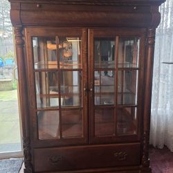 Vintage Thomasville China Cabinet 